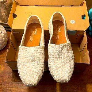 TOMS CLASSIC WHITE CROCHET LACE 7.5